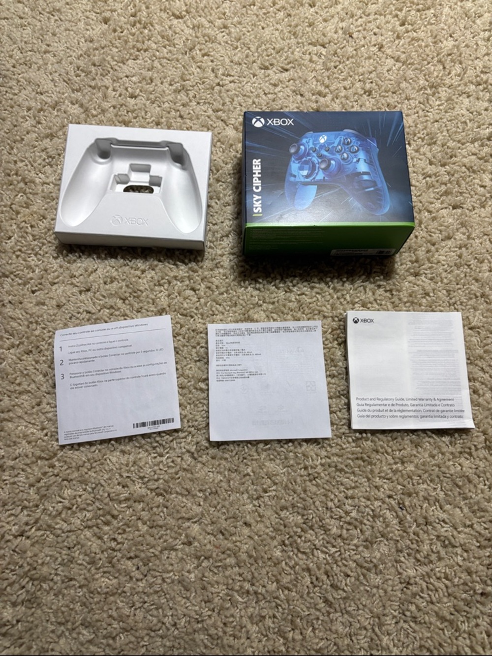 Xbox Wireless Controller transparent box

NO CONTROLLER INSIDE